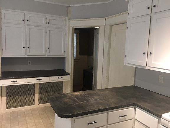 3rd image of 206 Fuller Ave SE