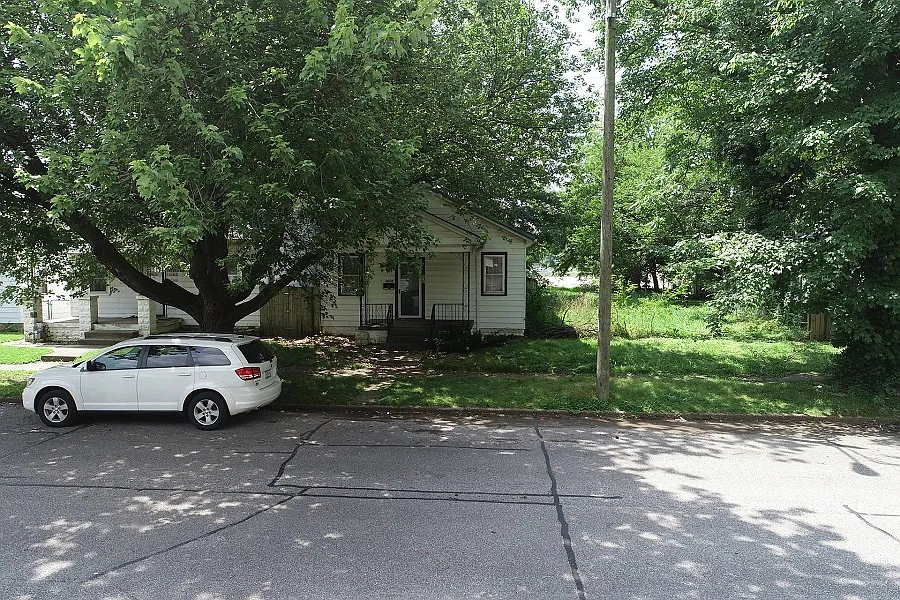 1337 E Indiana St photo 1