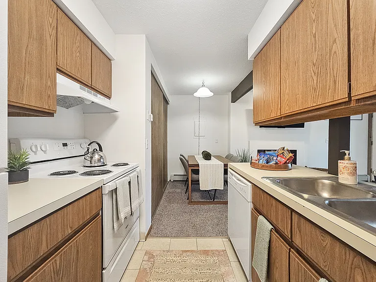 Merriman Valley Apartments & Townhomes — Photo 15
