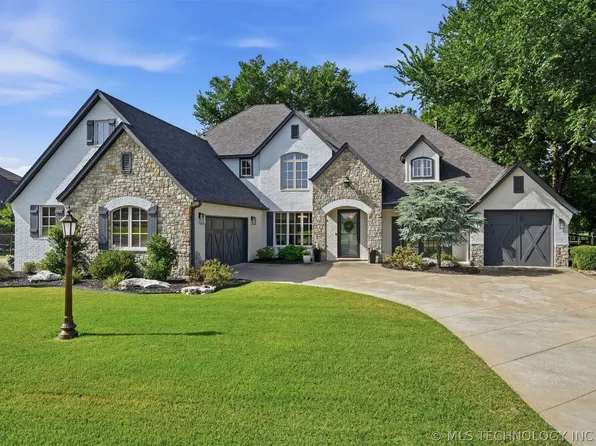 18940 E Twin Creeks Dr, Owasso, OK 74055