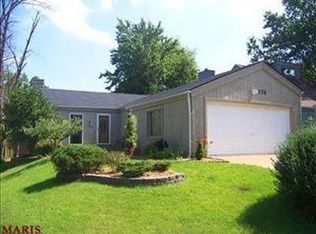 938 Woodside Village Ln, Ballwin, MO 63021