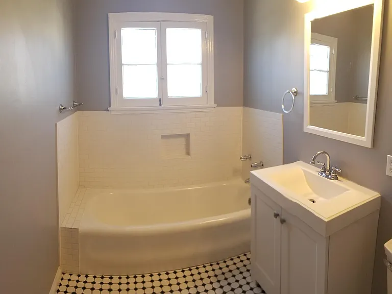 341 N Curson Ave — Photo 9