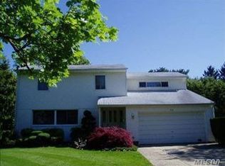 12 Salem Ct, Plainview, NY 11803