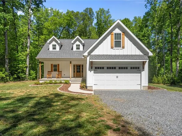 168 Hunters Glen Dr, Summerfield, NC 27358