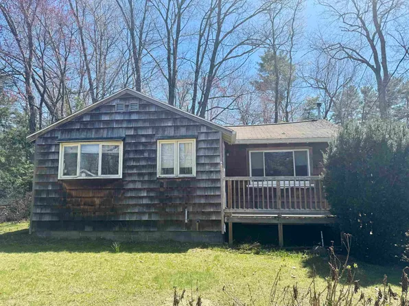 40 Riverside Dr, Fremont, NH 03044