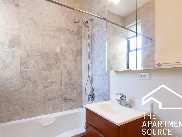 622 W Roscoe St #3B — Photo 9