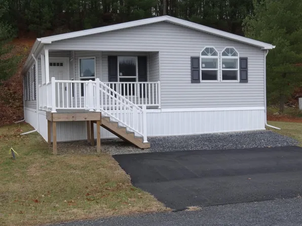 79 Angel Dr, New Ringgold, PA 17960