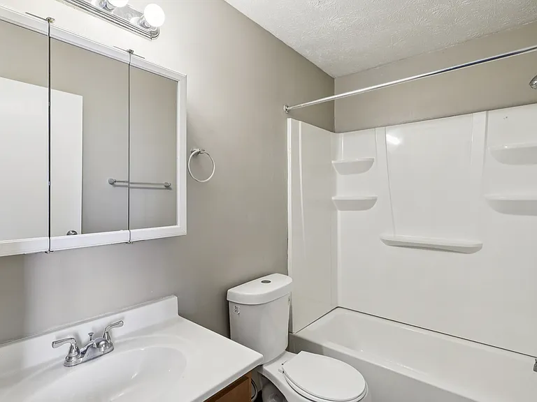 Oakwood Apartments — Photo 7