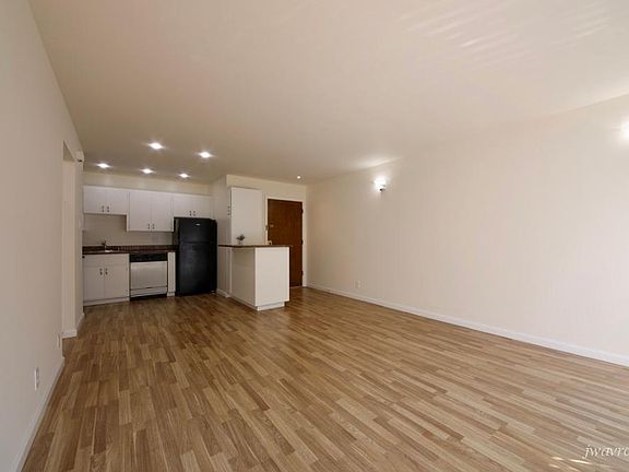 3rd image of 1915 Greenwich St APT 5