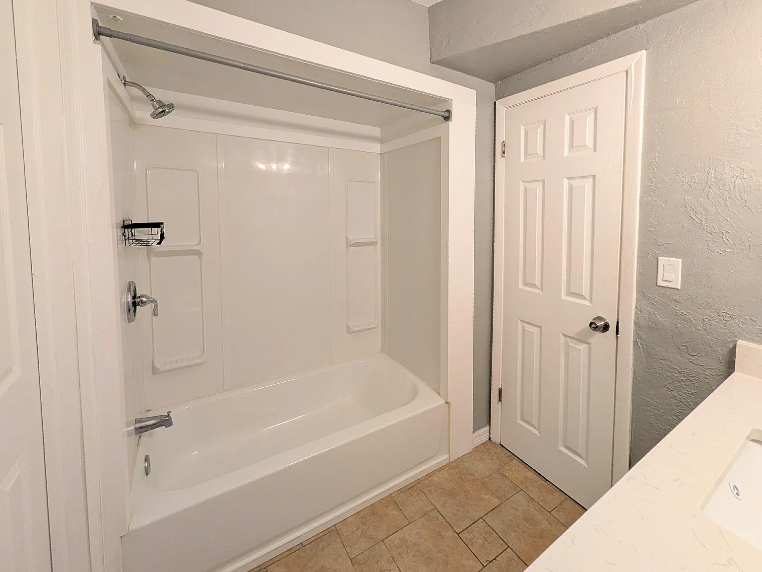 4 bed, 3.0 bath, 1450 sqft, $1,001 — Photo 4