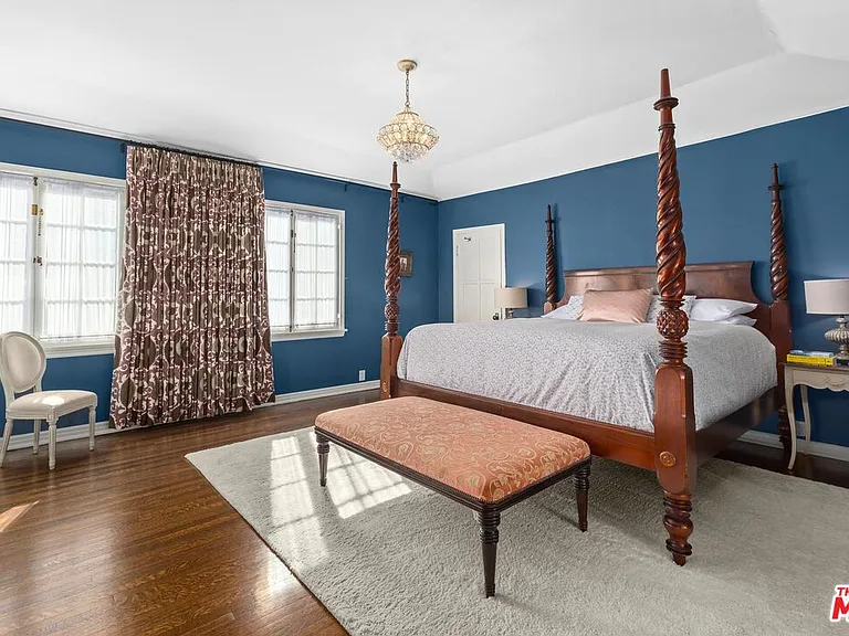537 N June St — Photo 12