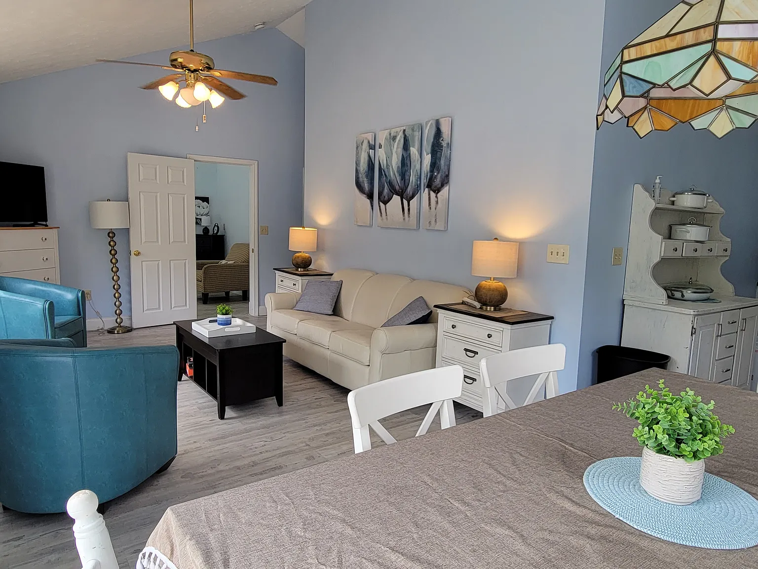 2 bed, $1,950 — Photo 1