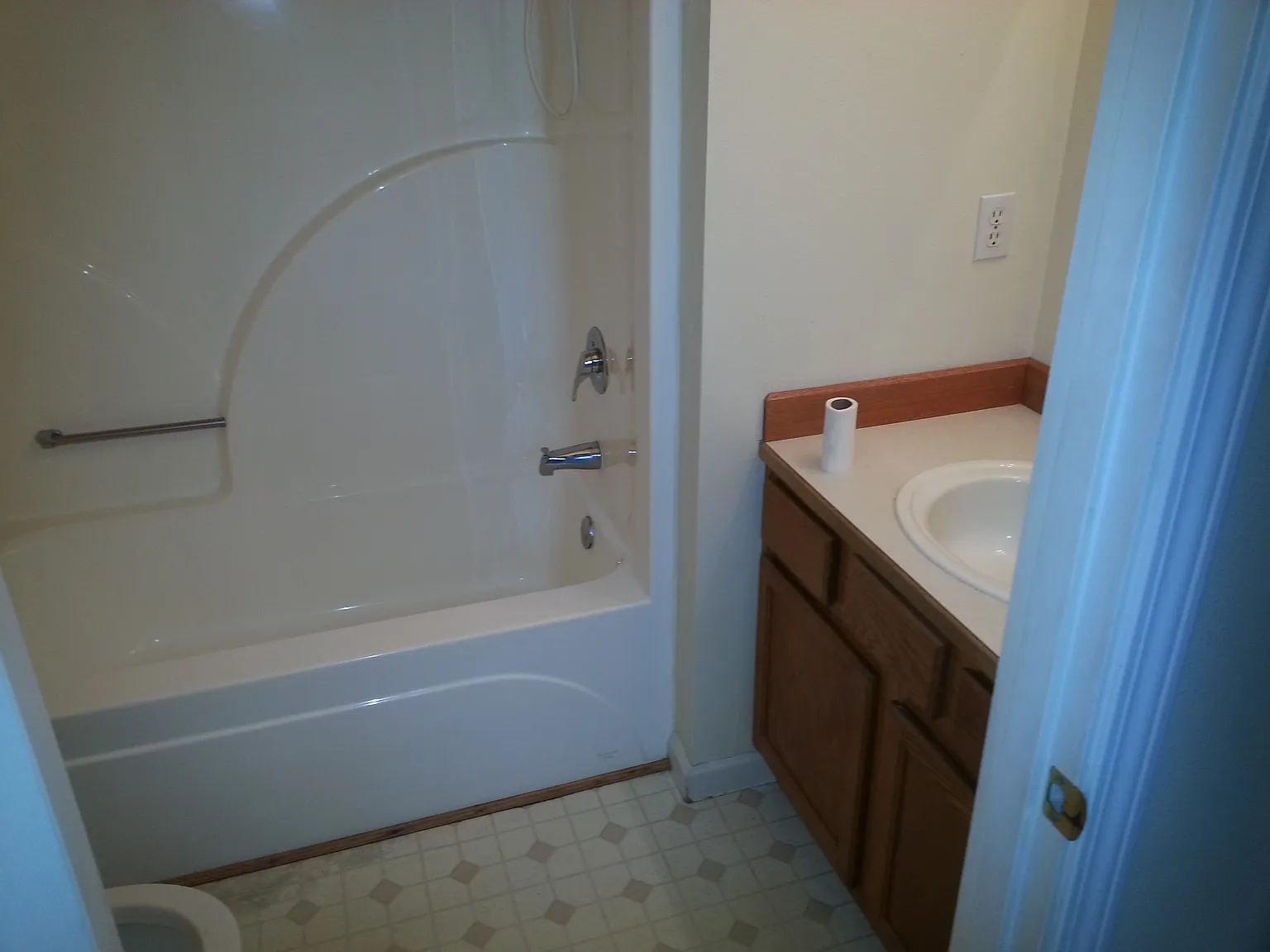 3 bed, 1200 sqft, $1,895 — Photo 3