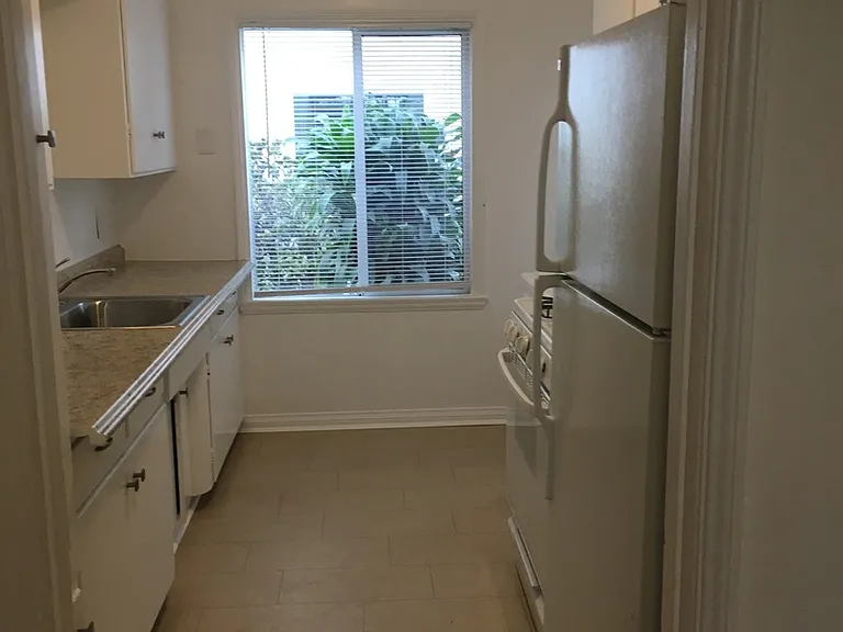 LA MESA — Photo 10