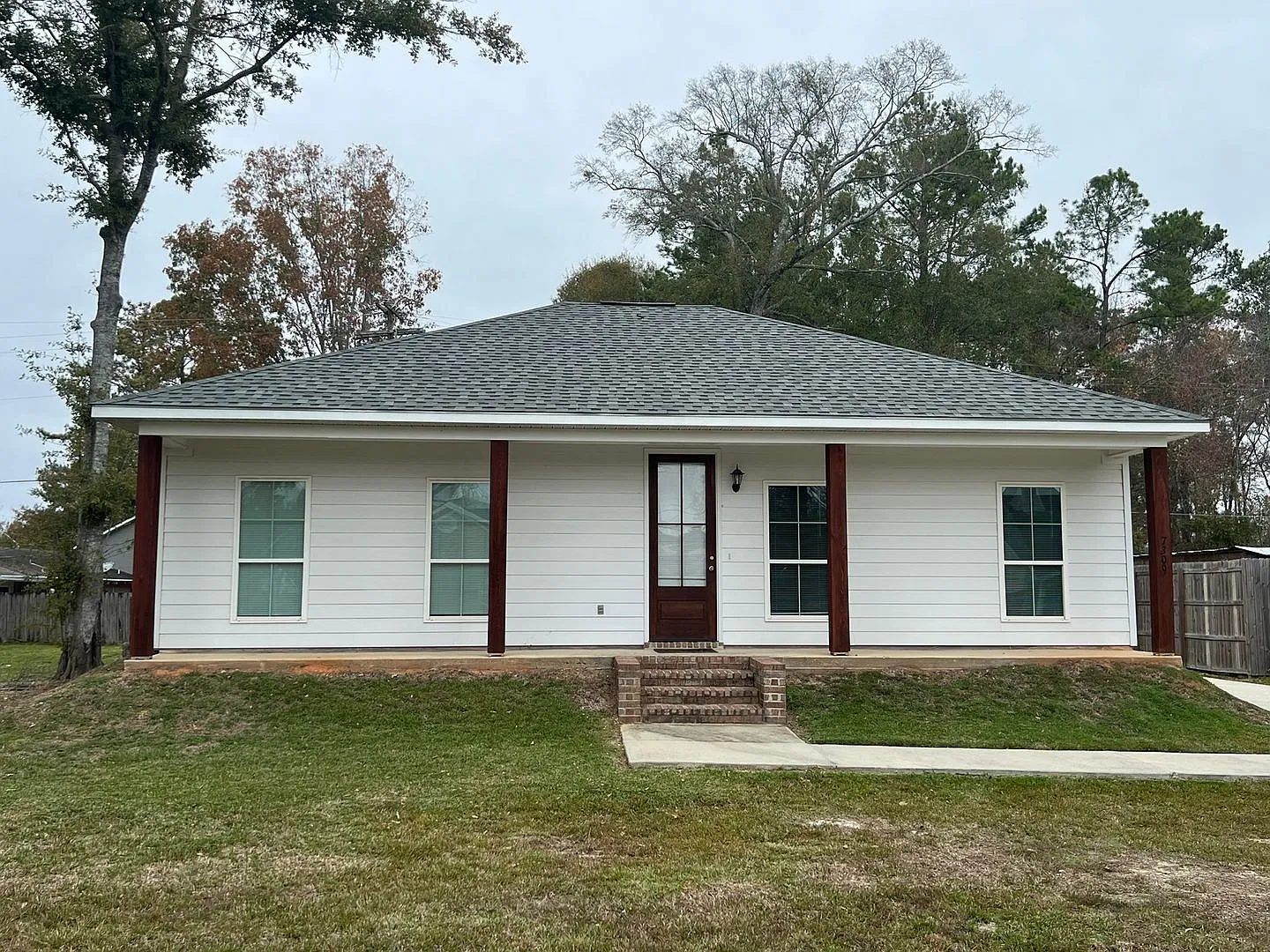Robinson Drive — Photo 1