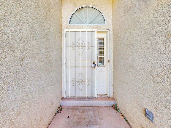 4th image of 812 Bryce Canyon St SE