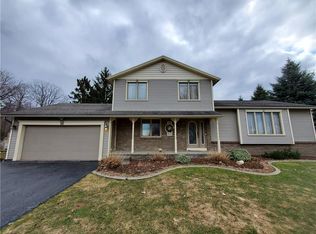 734 Close Cir, Webster, NY 14580