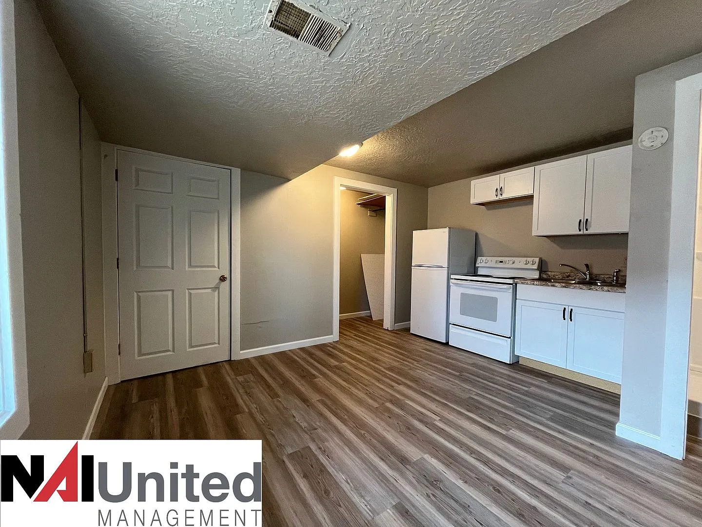 Ethali Properties - 1524 Grandview — Photo 2