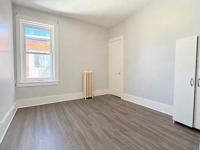 1441 Wyandotte St E #13 — Photo 8