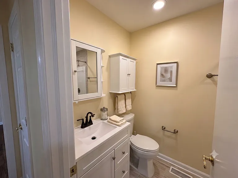 1316 Roberts St — Photo 9