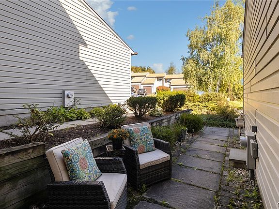 5th image of 130 Lookout Cir
