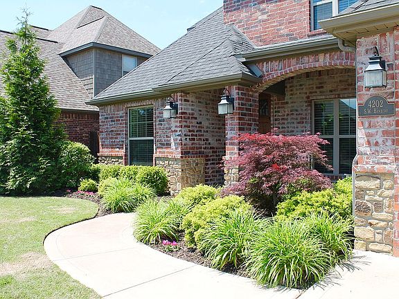 2nd image of 4202 SW Banbury Dr