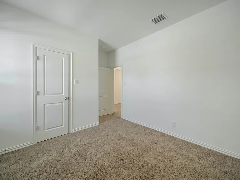 5929 Priory Dr — Photo 13