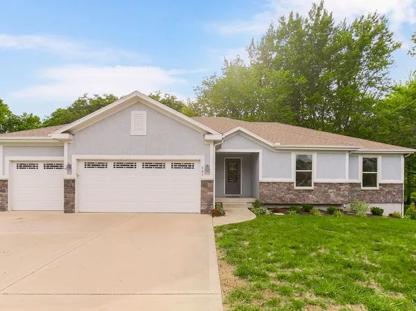 304 Summerfield Dr, Louisburg, KS 66053