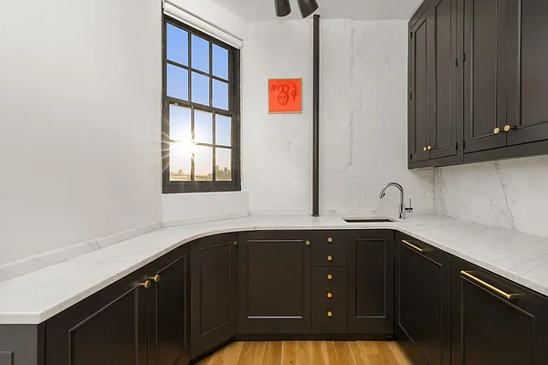 Sold by Compass | media 21