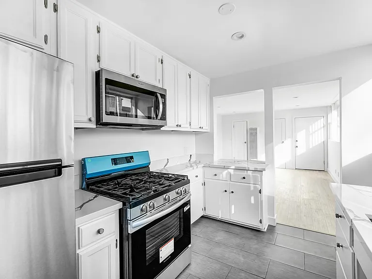 Kenmore — Photo 10
