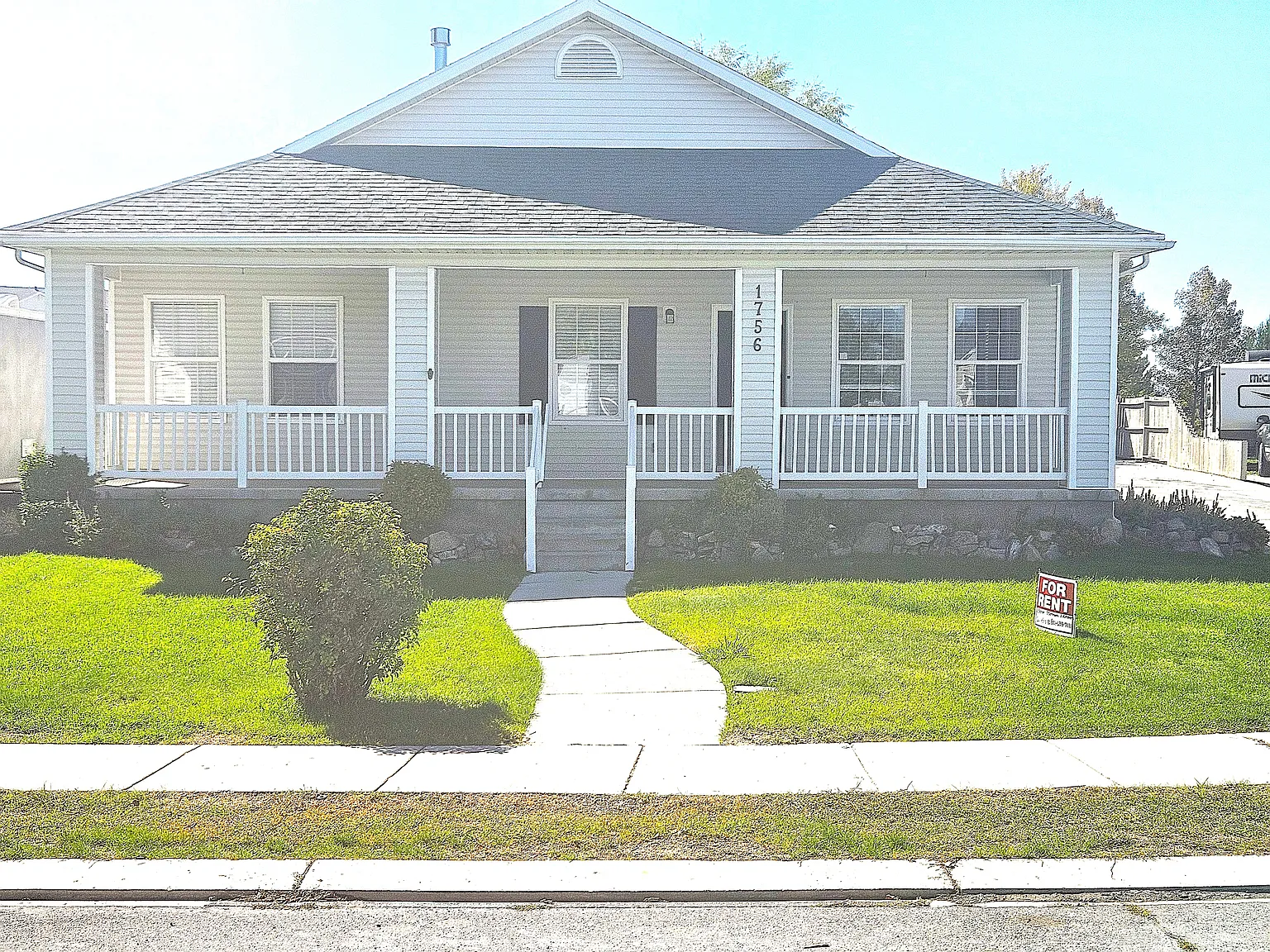 6 bed, 2800 sqft, $2,700 — Photo 1