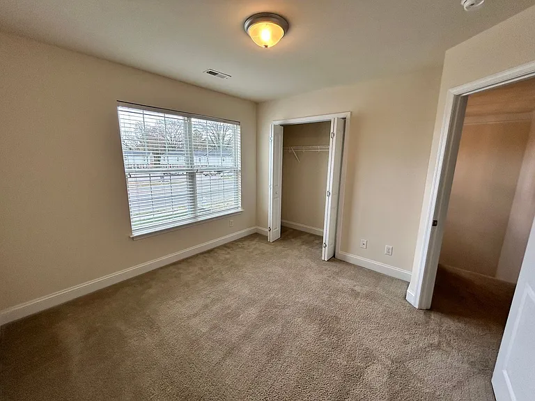 4901 Warwick Rd E — Photo 19