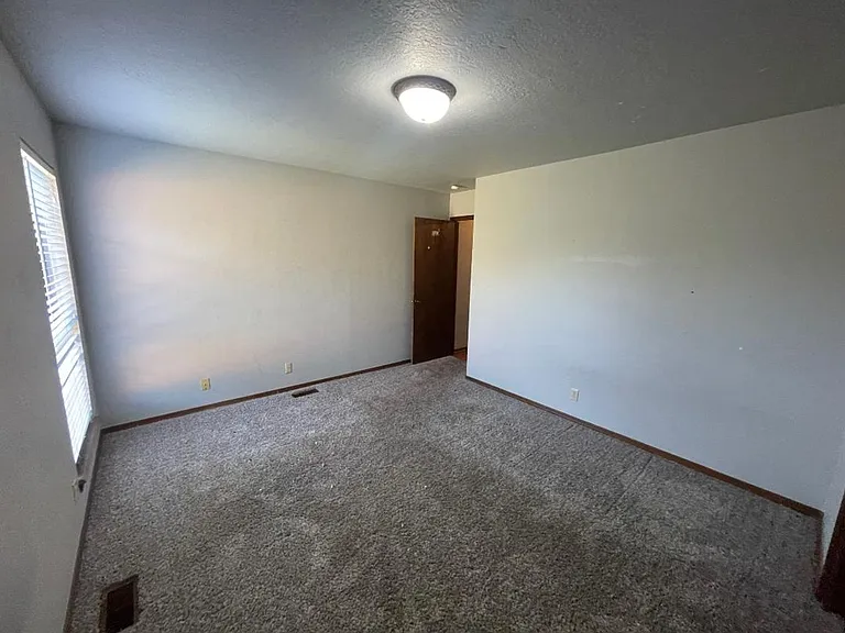 221 Skylark Ct — Photo 11