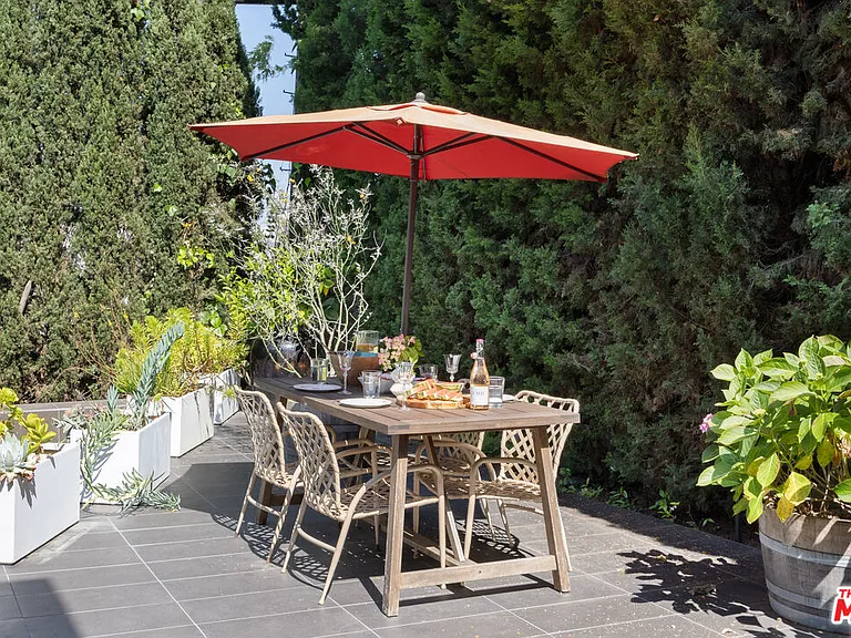 1256 Beverly Green Dr — Photo 34
