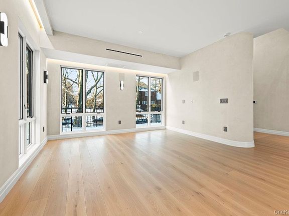 4th image of 176-12 Kildare Road