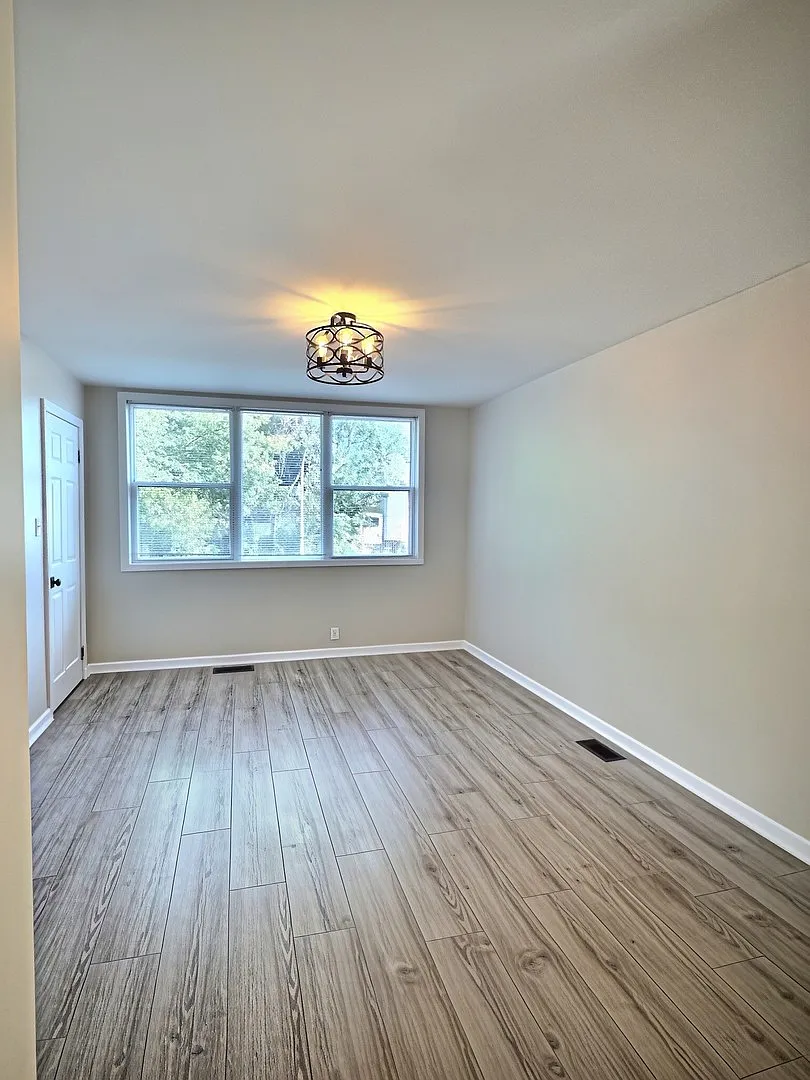 2 bed, 1100 sqft, $1,500 — Photo 2