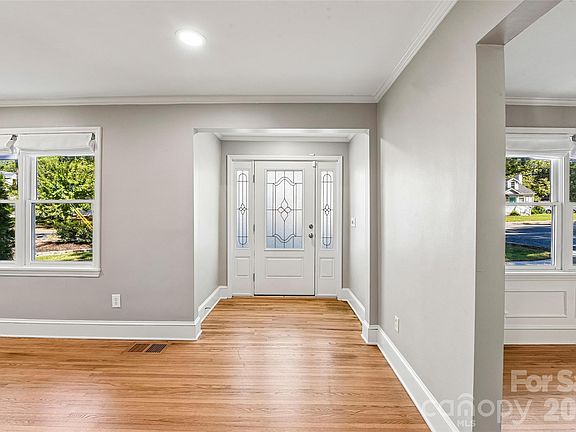 3rd image of 4310 Craig Ave