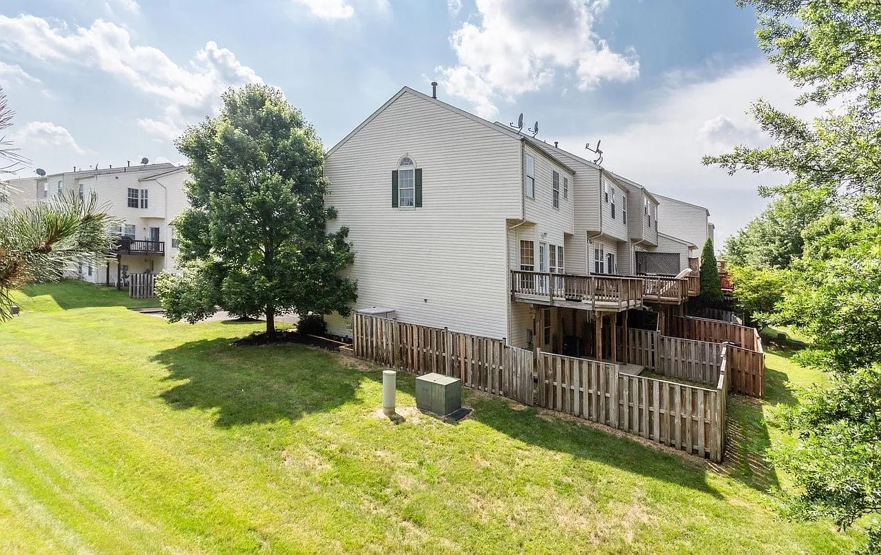 3 bed, 1900 sqft, $2,900 — Photo 4