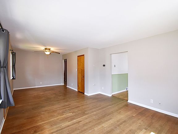 4th image of 527 Westgate Dr