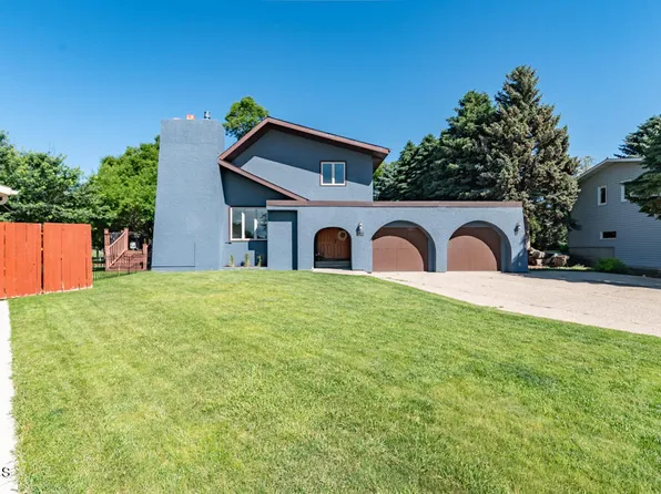 638 Easy St, Bismarck, ND 58504