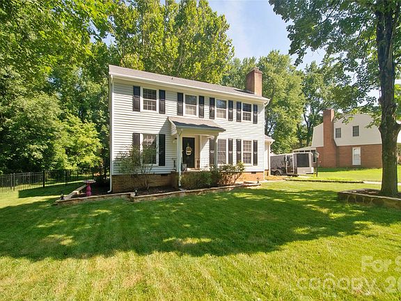 2nd image of 8301 Abercorn Ln