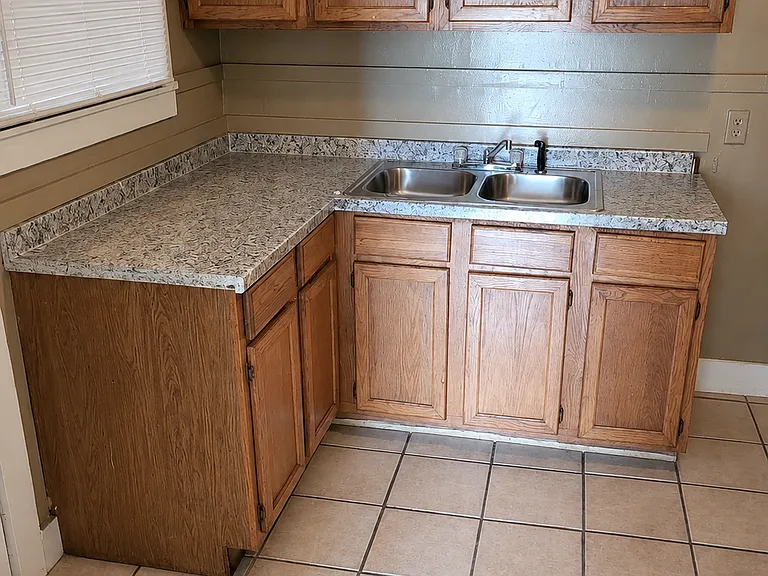 820 Dallas St — Photo 5