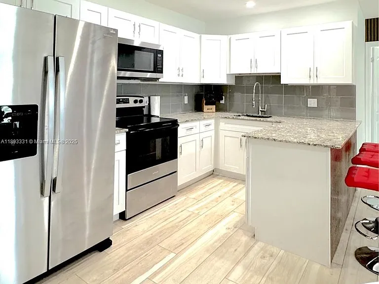 120 NE 9th Ave #120A — Photo 2