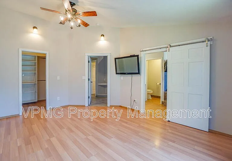 16404 NE 67th St — Photo 23