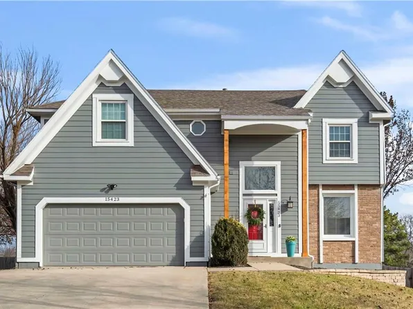 15423 Maple St, Overland Park, KS 66223