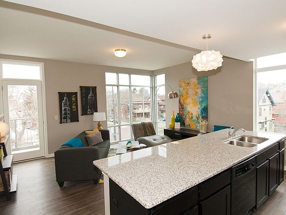 2nd image of 1400 Wealthy St SE APT 103