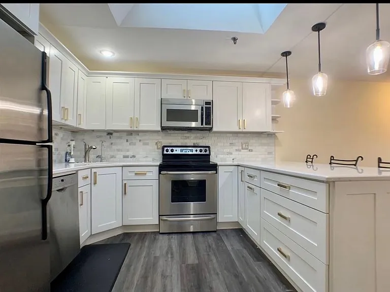 84 Monroe St #4 — Photo 12