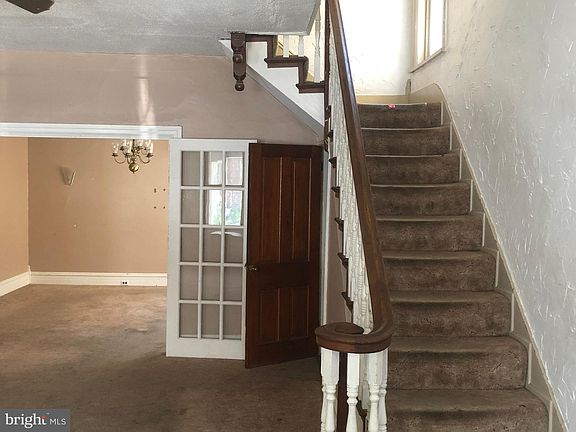 4th image of 818 Walnut St