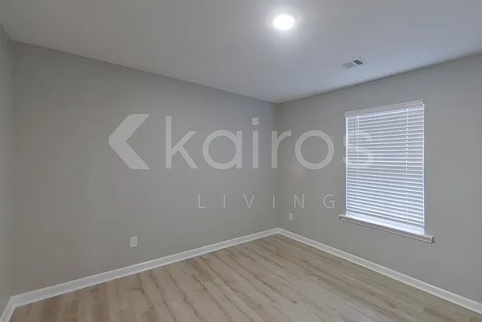 394 Angela St — Photo 10