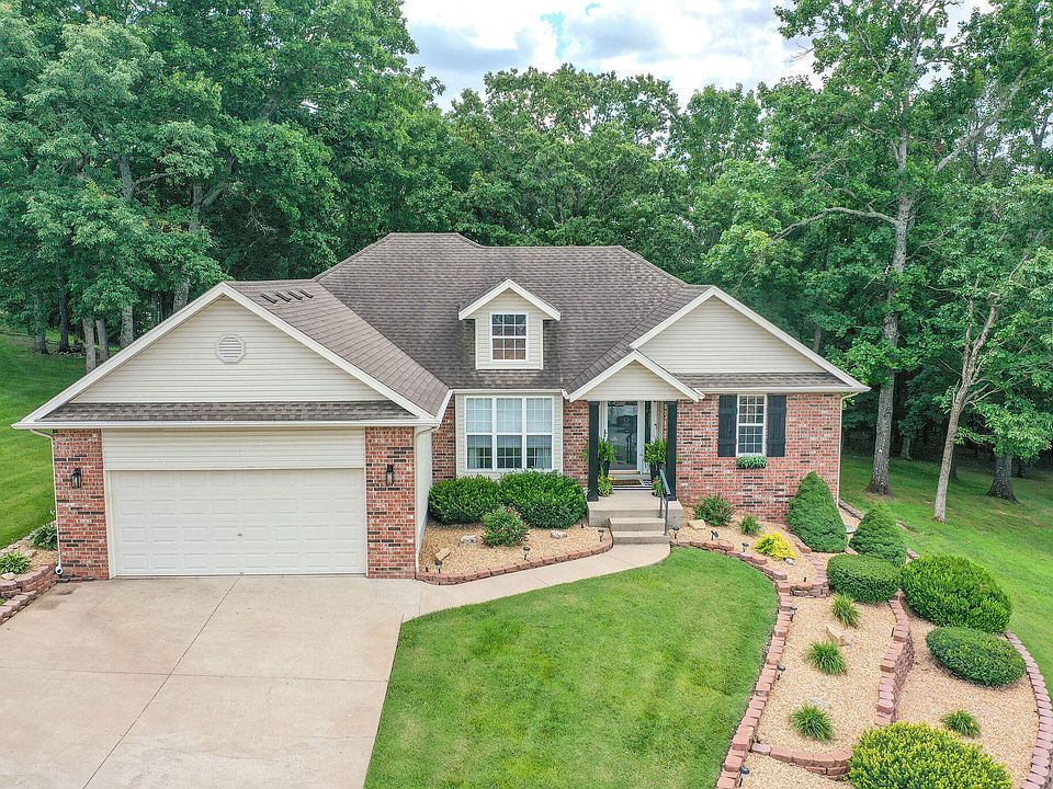 1st image of 225 Rosewood Lane